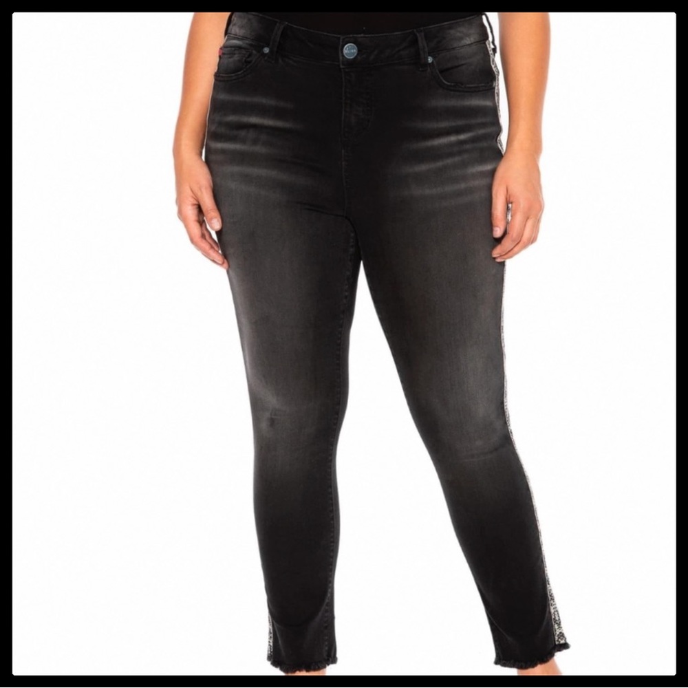 SLINK JEANS Mid Rise Frayed Ankle